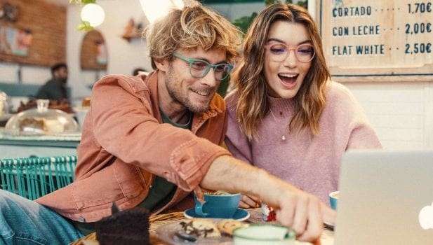 Πως αντιμετωπίζεται το πρόβλημα της υπερέκθεσης στο μπλε φως.