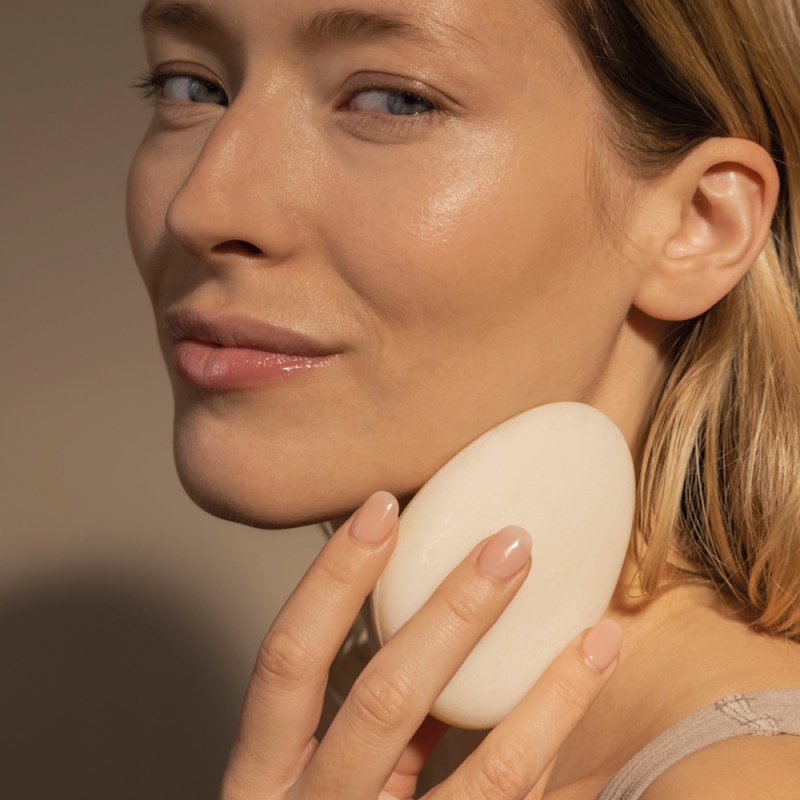 100% Φυτικό σαπούνι καθαρισμού προσώπου 85γρ για πολύ ευαίσθητα δέρματα - Compagnie de Provence - Image 2