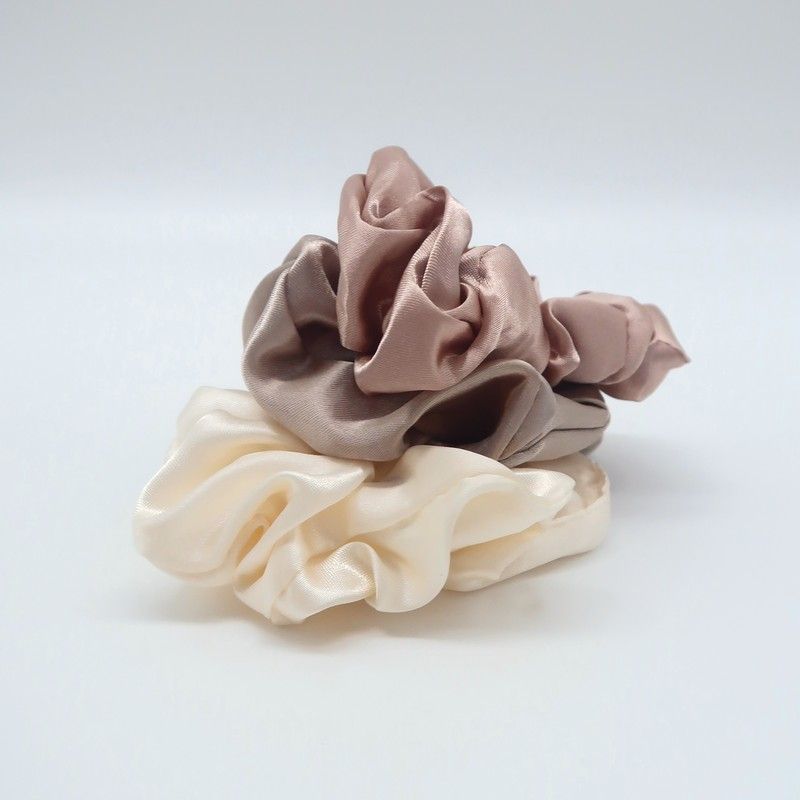 Σετ με 3 σατέν Scruncies Μαλλιών - By Upper Canada - Image 2